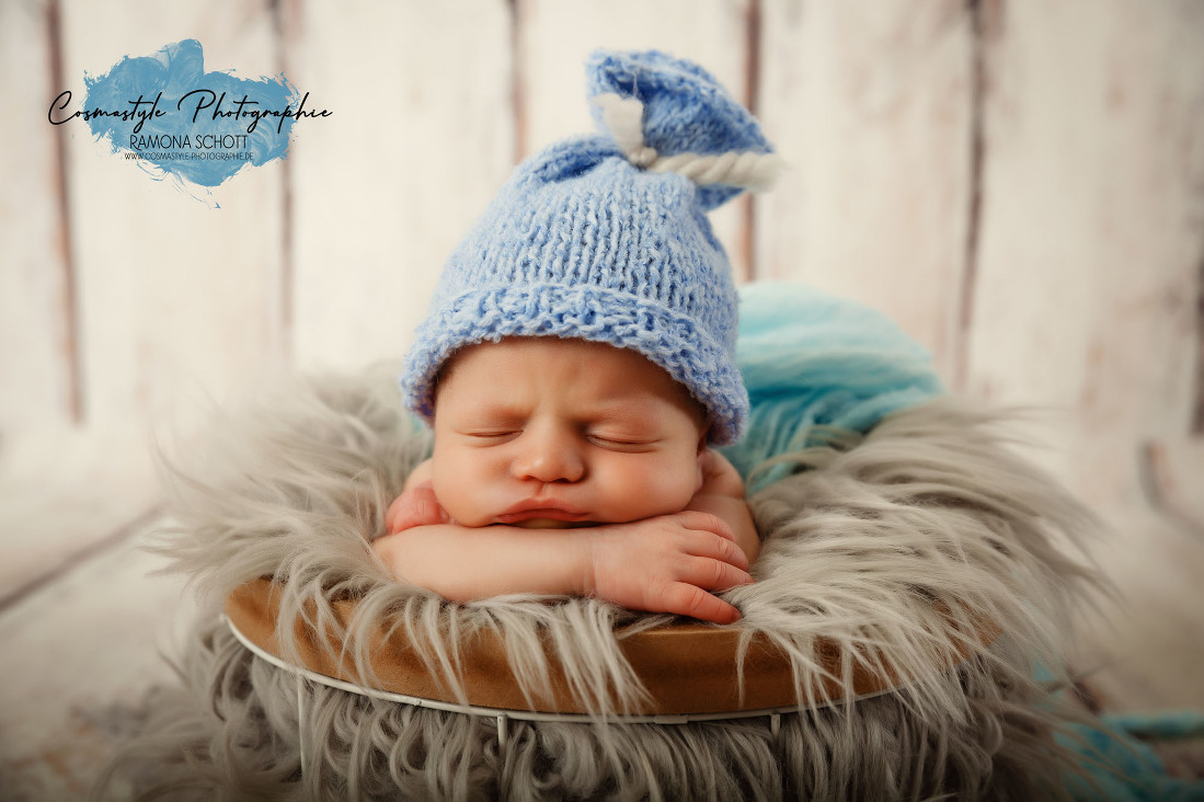 Babyfotoshooting Neugeborenenfotografie Babyfoto Newborn Babyhose Babymütze